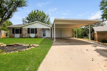 812 LAKE PLACE AZLE, TX 76020